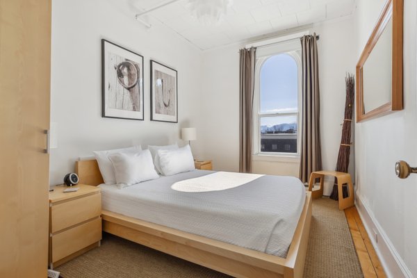 Room thumbnail 3